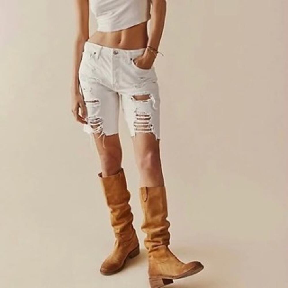 New Free People White Distressed Women Shorts Size 26
